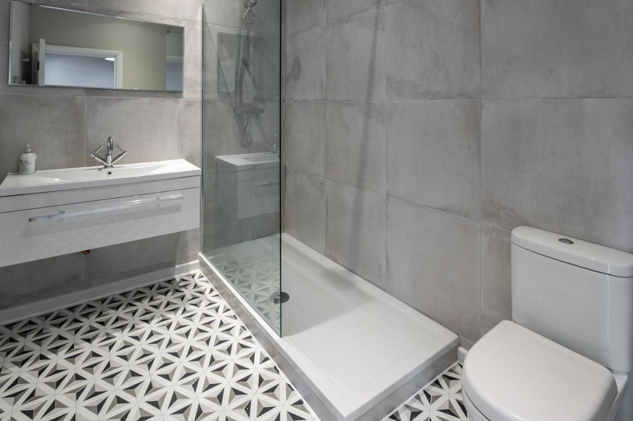 2 Bedroom Apartments With Sofa Bed In Southend Dış mekan fotoğraf